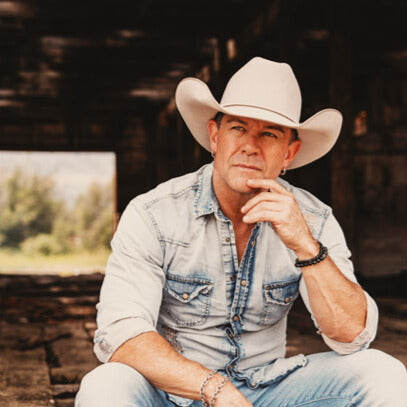 Country singer Aaron Pritchett in a cowboy hat.
